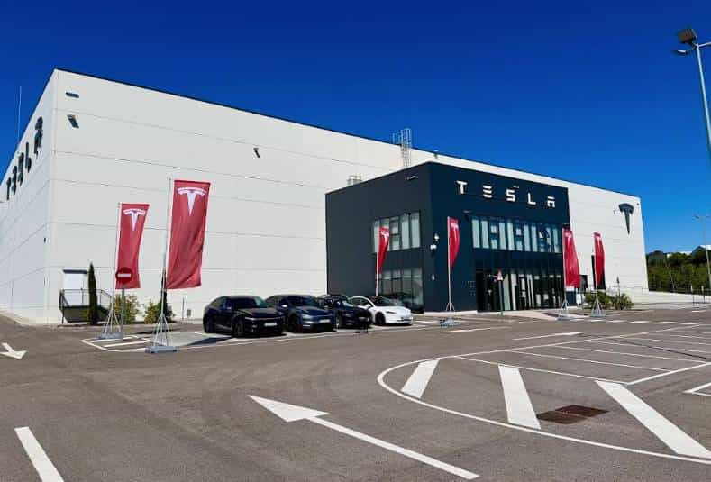 Experiència de conducció autònoma Tesla