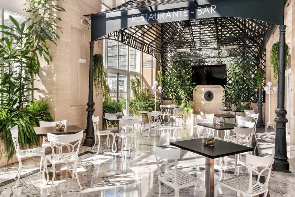Cóctel especial con DJ en la terraza del Meliá María Pita