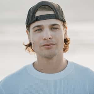 Max McNown at Howlin' Rock N Rodeo