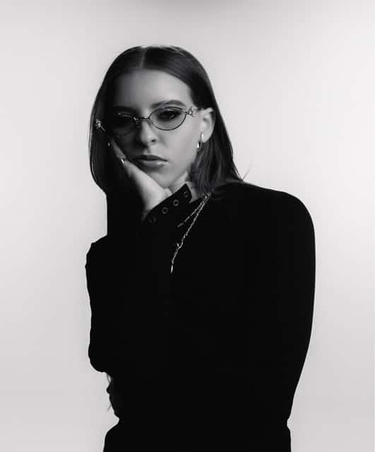 Young Miko - Late Checkout Tour