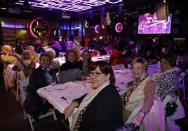 Fiesta de Les Comadres y entrega de premios Comadres de Oro