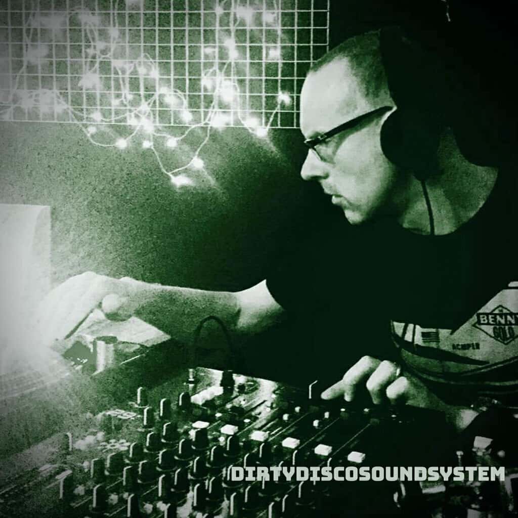 Live DJ Social - Dirty Disco Sound System