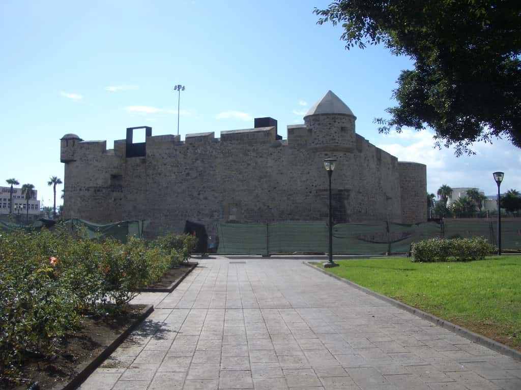 La exposición de Manolo Millares en el Castillo de La Luz
