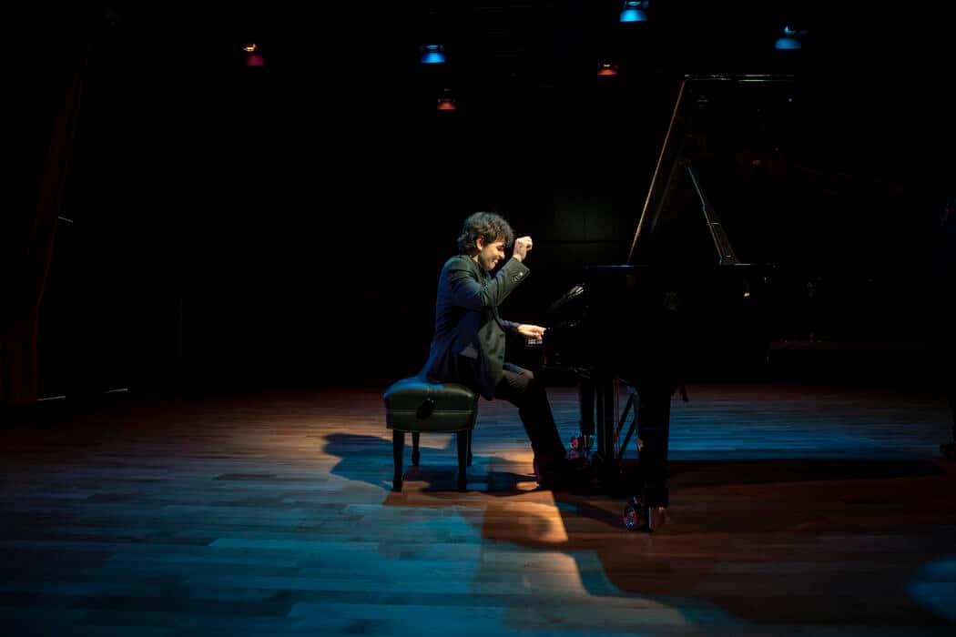 David Khirikuli ao piano