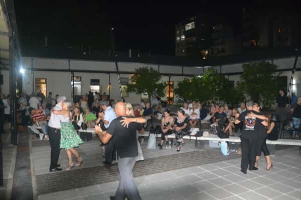 La magia del tango en Plaza Malvinas