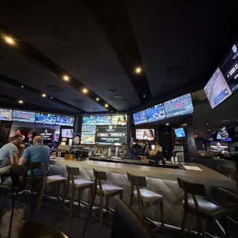 Parlay Sporting Club + Kitchen