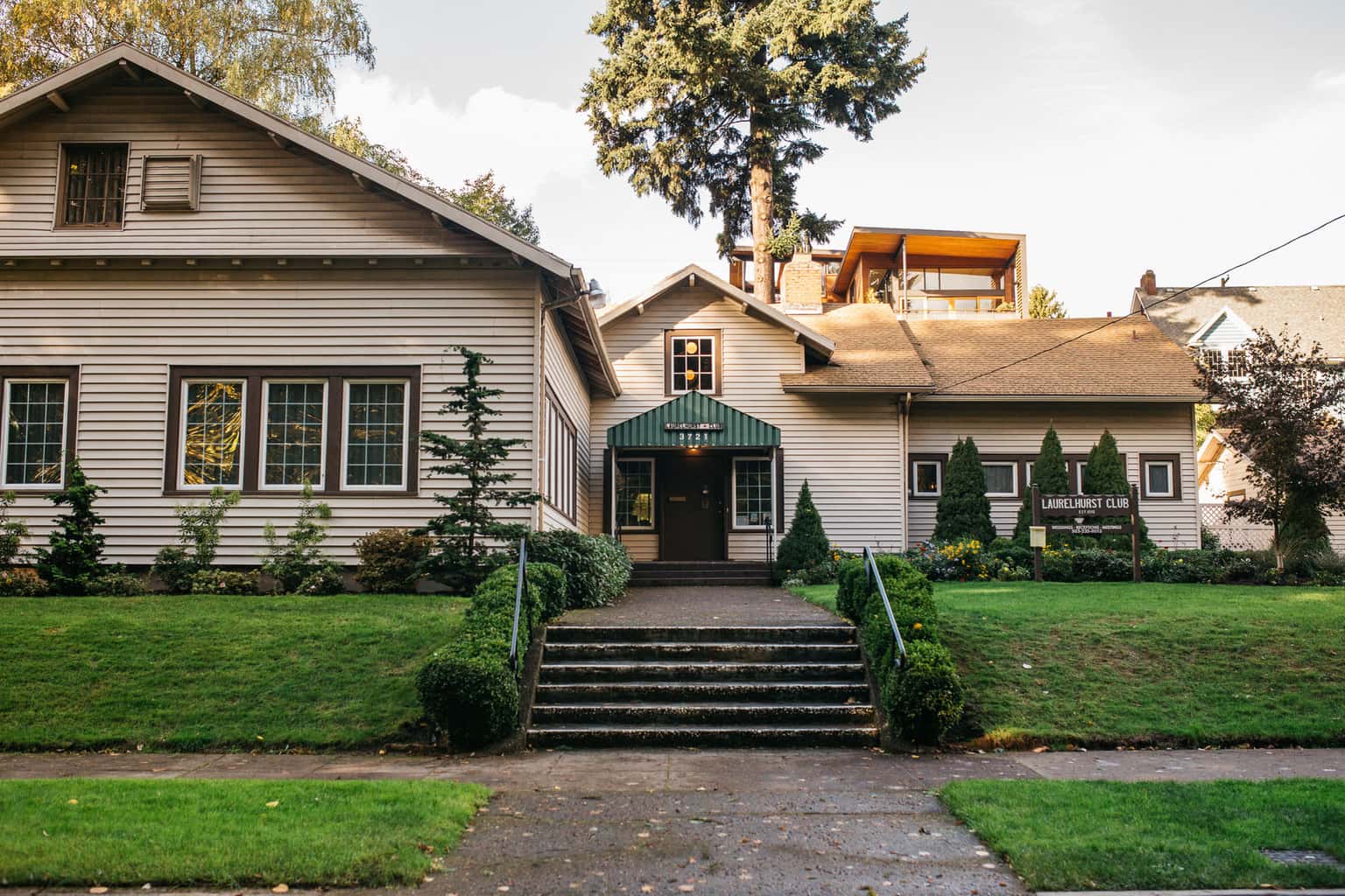 The Laurelhurst Club