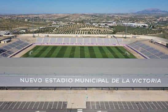 Vista aérea del Nuevo Estadio Municipal de La Victoria con el nombre visible en la fachada