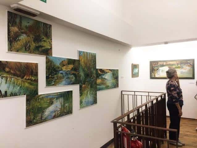 Galería de pintura paisajística en el museo