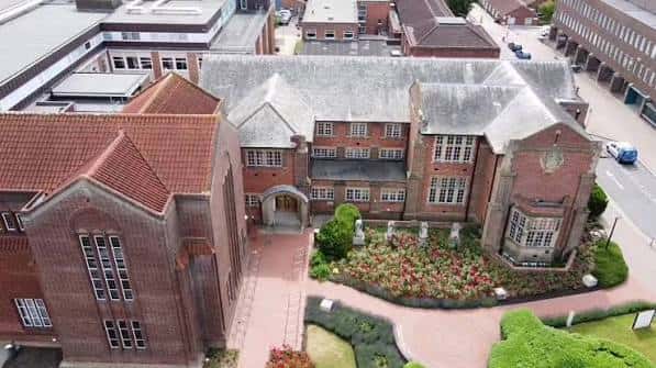 Vista aérea del complejo del Hartley Library y sus jardines