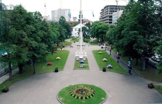 Vista aérea del Grand Parade en Halifax con el monumento central y jardines