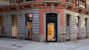 Fachada exterior de la Galería Bea Villamarín en Gijón