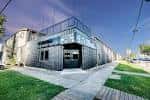 Fachada exterior moderna del edificio donde se encuentra The Secret Group en Houston