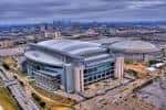 Vista aérea del Reliant Stadium y el Astrodome en Houston bajo cielo nublado
