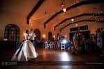 Pareja bailando en el primer baile de boda dentro del Fremont Abbey Arts Center