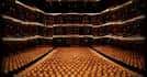 Plano cenital del auditorio vacío mostrando la distribución de asientos