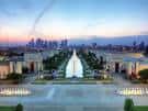 Aterrizaje del Fair Park al atardecer con la ciudad de Dallas al fondo