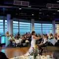 Evento de boda en el interior del Pacific Tower con vista a la ciudad