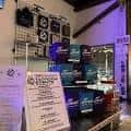 Área de venta de productos en el Bad Astronaut Brewing Co.