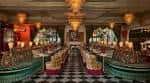 Interior elegante del salón principal con decoración vintage y mesas dispuestas para eventos