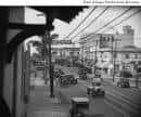 Escena histórica de University Avenue y Sixth Street en Hillcrest con tráfico antiguo