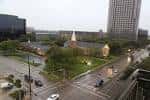 Panorámica aérea del complejo de la iglesia en el centro de Houston