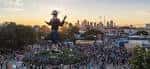 Vista panorámica del State Fair of Texas con la estatua de Big Tex y el skyline de Dallas al atardecer
