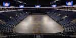 Vista panorámica del interior del Credit Union of Texas Event Center con pista de patinaje y gradas vacías