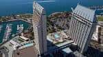 Vista aérea del Manchester Grand Hyatt San Diego con el puerto al fondo