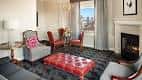 Suite con sala de estar acogedora, chimenea y vistas panorámicas