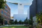 Vista exterior del hotel W Nashville con su distintiva fachada blanca y logo 'W' en el centro