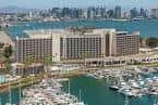 Vista panorámica del Sheraton San Diego Resort con el puerto deportivo y la ciudad de fondo