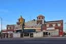 Vista exterior del Federal Theatre en Denver con su fachada histórica y detalles arquitectónicos