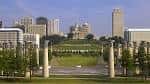 Vista panorámica del Bicentennial Capitol Mall State Park con el Capitolio de Tennessee al fondo