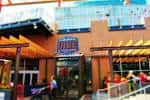 Fachada exterior de Guy Fieri's Dive & Taco Joint en Kansas City