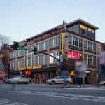 Fachada exterior del Whiskey River Saloon en Nashville durante la tarde