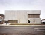 Vista exterior del Museo Clyfford Still con fachada de hormigón y diseño arquitectónico moderno