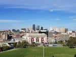 Vista panorámica del Crown Center con el skyline de Kansas City al fondo