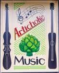 Interior del escenario de Artichoke Music con instrumentos decorativos y el logo del lugar