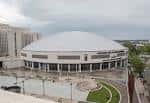 Vista aérea del Nashville Municipal Auditorium mostrando su característica cúpula blanca y fachada moderna