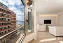 Interior moderno de un apartamento en Caserones Altos con vistas al mar
