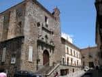 Fachada principal de la Iglesia de Santa Ana en Plasencia