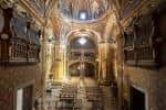 Interior del Paranimf mostrando la cúpula, el órgano y las galerías superiores