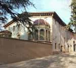 Fachada principal de Casa Ricart con cúpula y detalles arquitectónicos
