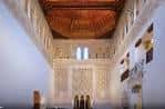 Interior de la Sala Principal con techo mudéjar y decoración de yeserías