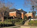 Vista exterior del Dorothy and Roy Park Alumni Center en Raleigh