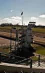 Vista panorámica de la pista de carreras y tribunas del Hipódromo