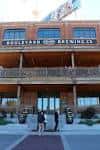 Fachada principal de Boulevard Brewing Co. con estructura de ladrillo y balcones