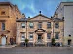Fachada principal histórica del Merchants House of Glasgow en Glasgow
