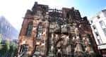 Fachada exterior del edificio en estilo neogótico con detalles arquitectónicos